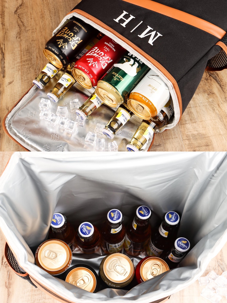 Pu&ograve; includere: Borsa termica isolante nera e arancione con le iniziali "MH" ricamate in bianco. La borsa contiene varie bottiglie e lattine di birra, alcune su cubetti di ghiaccio. La borsa frigo &egrave; aperta, rivelando il contenuto.