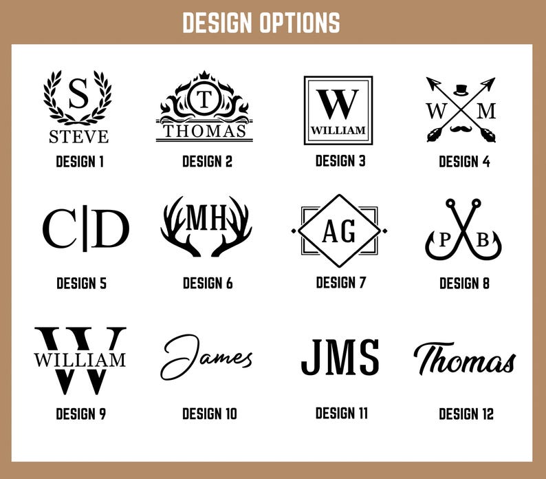 Pu&ograve; includere: Sono presentate dodici opzioni di design, con monogrammi, nomi e iniziali in vari font. Il testo "DESIGN OPTIONS" &egrave; nella parte superiore dell'immagine. I design sono numerati da 1 a 12.