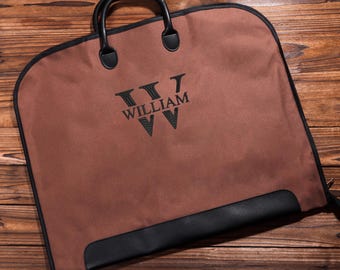 Capa para terno em tecido Oxford, capa para terno com monograma, capa para roupas com alça de couro, presente para padrinhos, pai do noivo, presente para padrinhos, capa para terno personalizada com nome