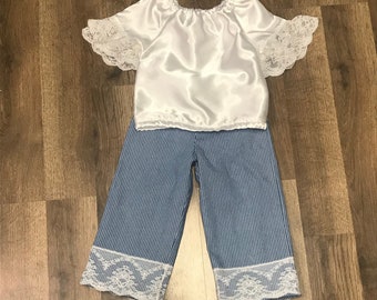 Denim- och satinoutfit med spets för liten flicka