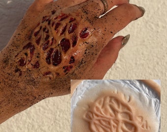 Silicone prosthesis, putrid or deep wound. To apply on a flat surface. /halloween /cosplay/silicone/sfxmakeup/cinema/TV/zombie