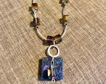 Fioletowo/zielono/srebrny zestaw naszyjnika i kolczyków z żywicy