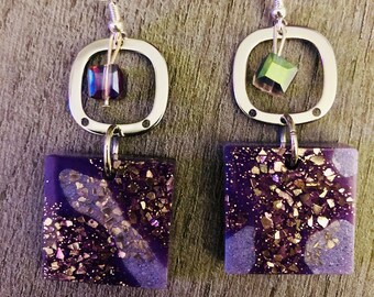 Fioletowe i srebrne kolczyki z żywicy