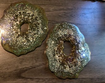 Zielone i złote szklane podstawki z żywicy brokatowej