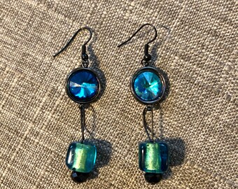 Kolczyki z kryształkami Rivoli w kolorze zielono-niebieskim i szklanymi koralikami