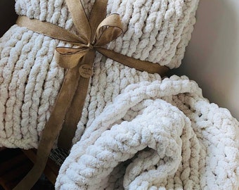 Chunky Knit Throw Blankets