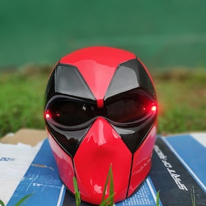 Casco de motocicleta Deadpool personalizado DOT y ECE aprobado (color brillante)