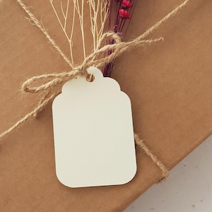 Conjunto de 25 etiquetas em branco, etiquetas de presente marfim e branco, cartões de acompanhante, etiquetas multiuso, artigos de papelaria para casamento, etiquetas de 4 tamanhos, etiquetas de produtos