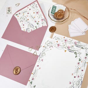 Dammigt rosa brevskrivarset | Handgjort brevpapperskit – Kuvert, vaxsigill, blompapper, adressetiketter, guldfärgade klämmor, set med 30 delar