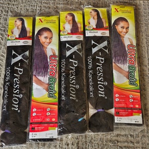 Puede incluir: Cuatro paquetes de pelo sintético para trenzar negro etiquetados como "X-Pression Ultra Braid 100% Kanekalon".