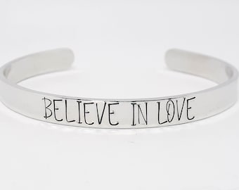 Pulsera Believe in Love - Estampada a mano