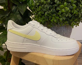 nike air force 1 yellow tick