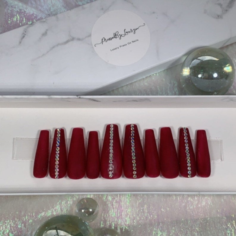 Long-Lasting Press On Nails