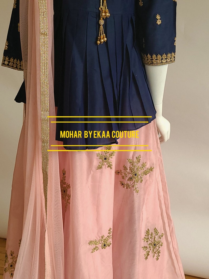 Lehenga set With Pleated Star /& Thread Embroidery