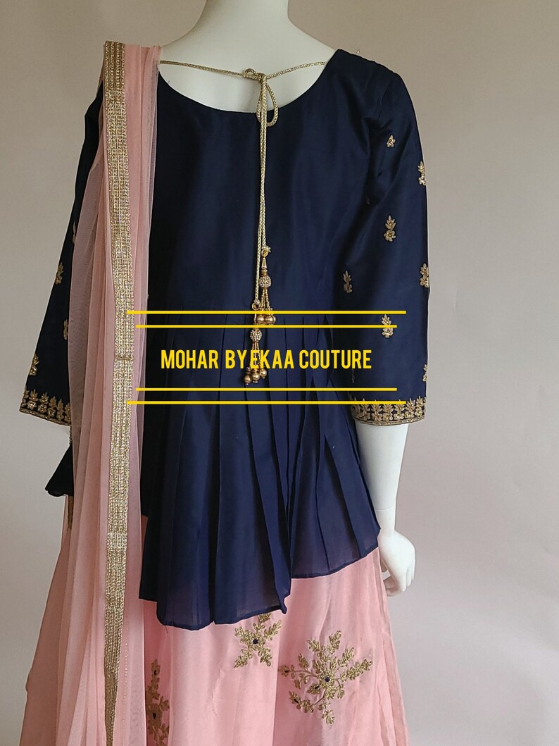 Lehenga set With Pleated Star /& Thread Embroidery