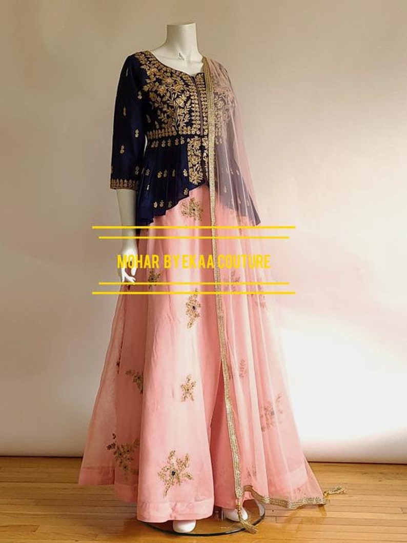 Lehenga set With Pleated Star /& Thread Embroidery
