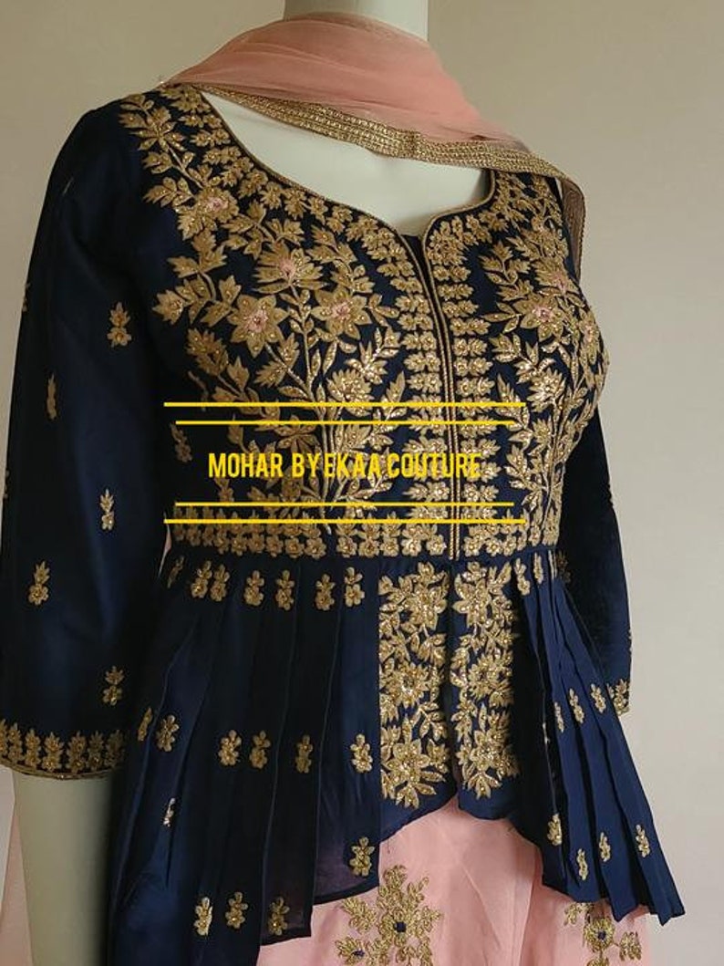 Lehenga set With Pleated Star /& Thread Embroidery