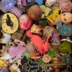 Mystery trinkets lucky scoops