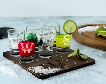 Personalisiertes Tequila-Flugbrett mit 6 benutzerdefinierten Schnapsgläsern, Namensgravur, Serviertablett, Bar-Dekor - Weihnachtsgeschenk - Geschenke unter 25
