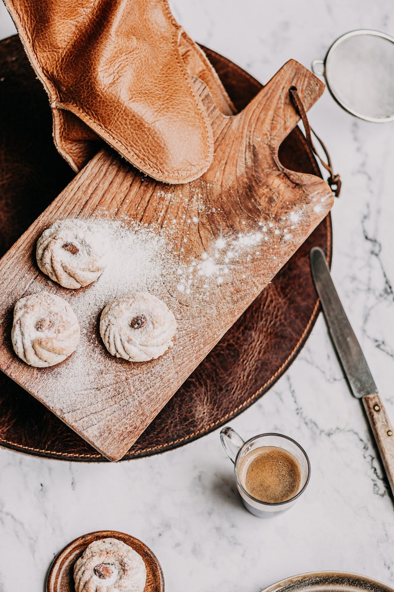 Premium Quality Buffalo Leather Oven Mitt for use with Oven, Stove, Fireplace or BBQ. This Luxury Leather Gift for men is made in Holland. image 3