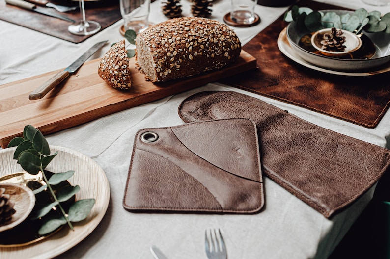 Premium Quality Buffalo Leather Oven Mitt for use with Oven, Stove, Fireplace or BBQ. This Luxury Leather Gift for men is made in Holland. image 4
