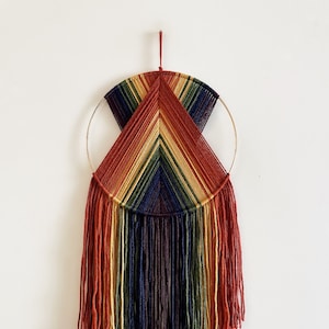 Regenbogen Farbe Garn Hoop Wandbehang / Makramee Wandbehang / Kinderzimmer Dekor / Modern Boho Dekor / Stolz Dekor Bild 1