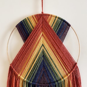 Regenbogen Farbe Garn Hoop Wandbehang / Makramee Wandbehang / Kinderzimmer Dekor / Modern Boho Dekor / Stolz Dekor Bild 2