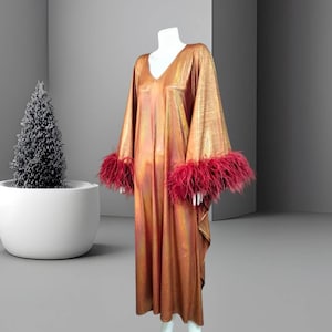 CERVIA Sparkle Weinrot Kaftan Kleid mit Federn, Party Robe