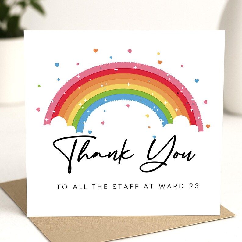 Puede incluir: Una tarjeta blanca con un arco&iacute;ris y nubes, con el texto "Gracias a todo el personal de la sala 23".
