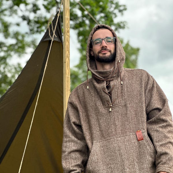 メリノウール100％ブッシュクラフトアノラック - スペインで職人が手織りした、冬のアウトドア、ブッシュクラフト、キャンプに最適な手作りの衣服。特別な贈り物にも最適です。