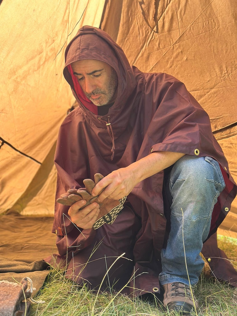 Oilskin Poncho Shelter - Perfect Poncho for Bushcraft and Outdoor Activities. A handy companion for rainy weather, hunting, hiking and LARP Bourdeaux
