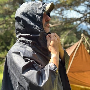 Oilskin Poncho Shelter - Perfect Poncho for Bushcraft and Outdoor Activities. A handy companion for rainy weather, hunting, hiking and LARP Navy Blue