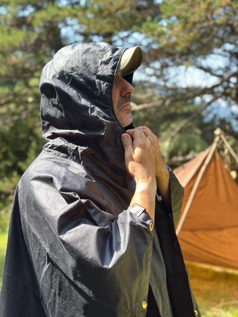 Oilskin Poncho Shelter - Perfect Poncho for Bushcraft and Outdoor Activities. A handy companion for rainy weather, hunting, hiking and LARP Navy Blue