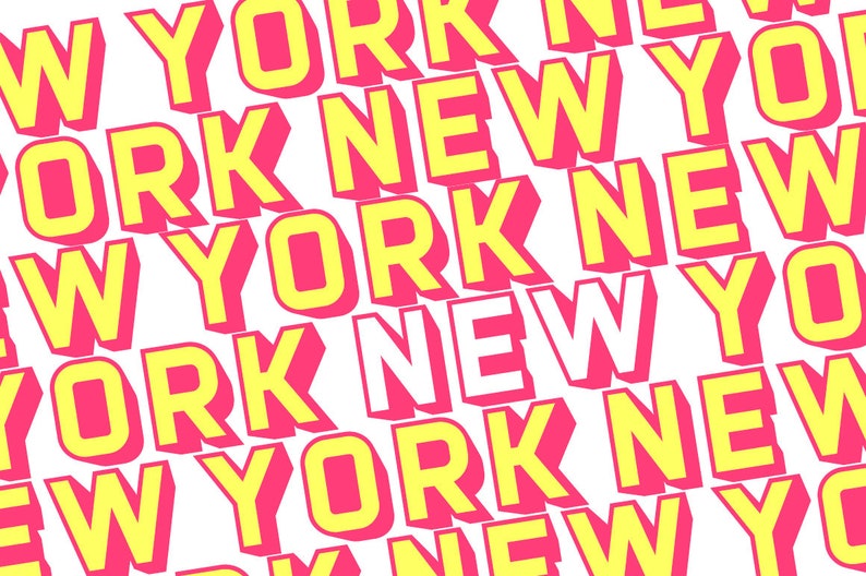 Puede incluir: Un fondo blanco con las palabras "NEW YORK" repetidas en un patr&oacute;n diagonal. Las palabras est&aacute;n en una fuente en negrita, sin serif. Las palabras alternan entre amarillo y rosa.