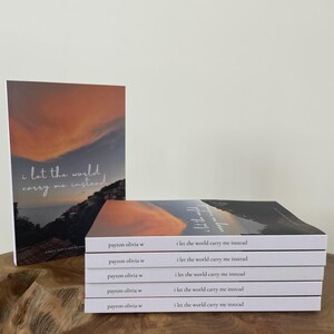 pozwalam światu nieść mnie zamiast tego - książka poezji i prozy