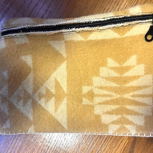 Kleine Beuteltasche mit Reißverschluss