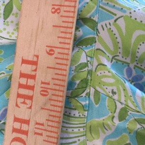 Vintage 90s Lilly Pulitzer Jungle Animals Print Cropped Pants Size 4 Blue Green image 12
