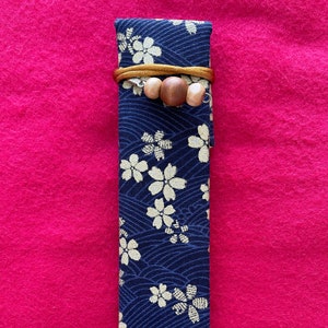 Estojo Kimono para caneta única com interior macio e luxuoso de cetim