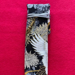 Estojo Kimono para caneta única com interior macio e luxuoso de cetim