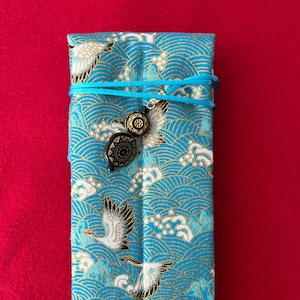 Kimono-etui met dubbele pennen en zachte luxe satijnen binnenkant