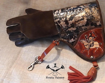 Falconry glove - Woman glove - Leather falconry glove - Falconry gift - Medieval - Handmade in Italy