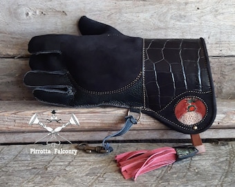 Falconry glove - Falconry leather glove - Falconry equipment - Historical re-enactment - Medieval glove - Falconer gift - Made in Italy