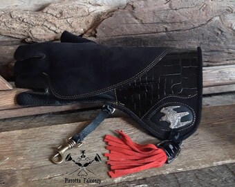 Falconry glove - Sculpture glove - Leather falconry glove - Falconry equipment - Falconry gift - Medieval - Made in Italy