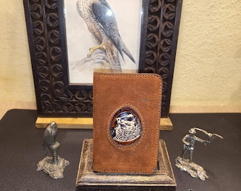 Portafoglio per carte di credito e banconote con Falco con cappuccio, Regalo per falconiere, Fatto a mano in Italia, Vera pelle italiana