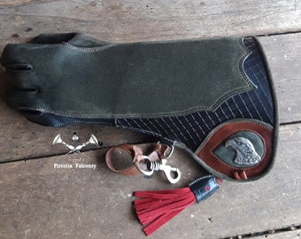 Falconry glove - Eagle glove - Falconry equipment - Medieval - Medieval glove - Falconer gift - Handmade in Italy