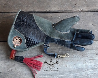 Falconry glove - Women's glove with reinforcement - Historical reenactment - Medieval glove - Falconer gift - Handmade in Italy