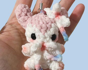 Chaveiro de crochê Sylveon feito à mão