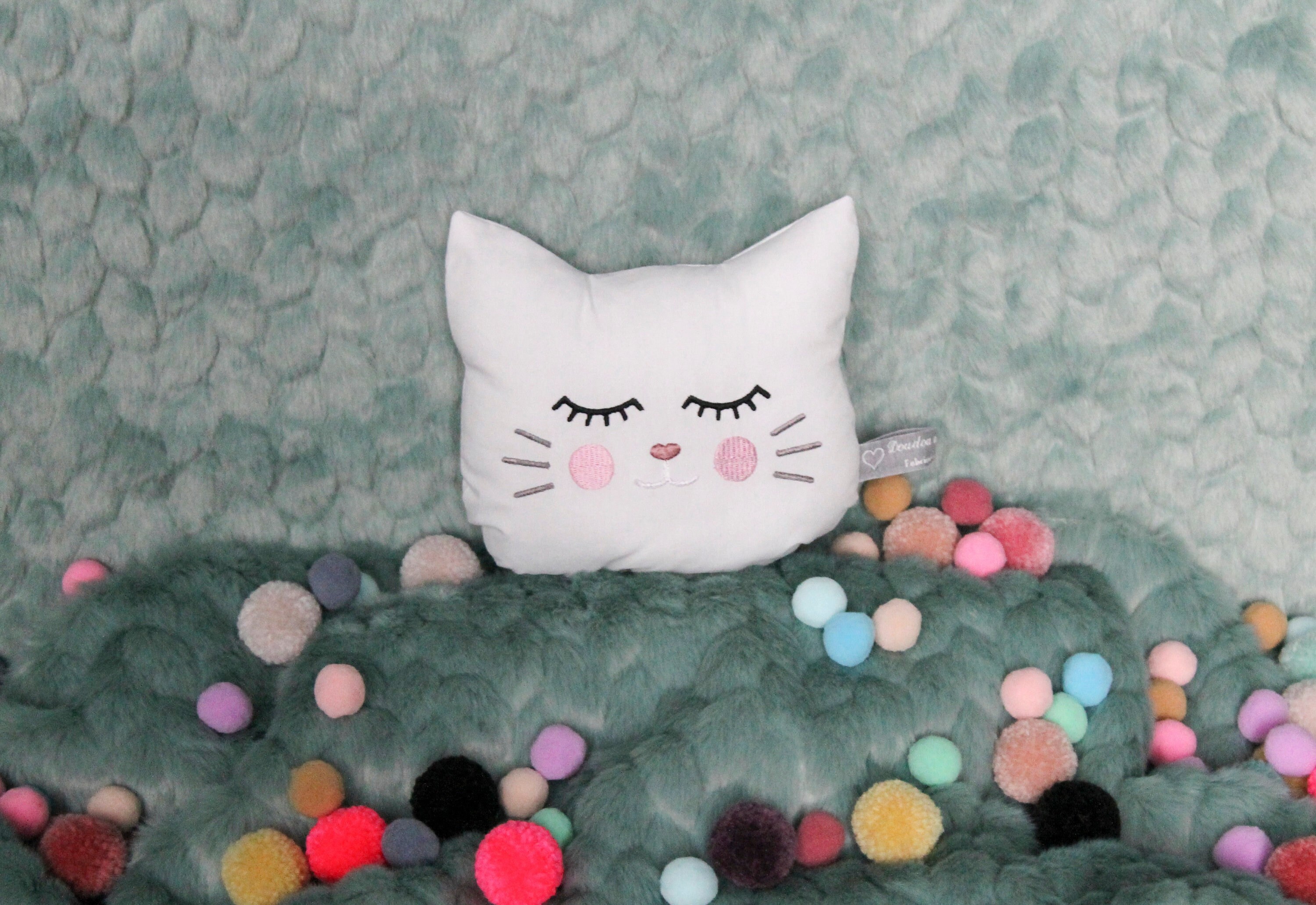 Coussin Petite Tête de Chat Trop Mignon Drap Blanc Immaculé 100% Coton Ouate Polyester Visage Serein