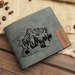 Cartera personalizada "Acampar bajo las estrellas" / Cartera con paisaje de montaña para hombre y mujer / Cartera de aventura en la naturaleza / Regalo para amantes de la naturaleza