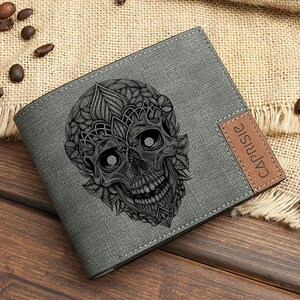 Cartera con calavera ornamentada / Cartera gótica para hombre y mujer / Regalo único para amantes de las calaveras / Cartera con detalles inspirados en tatuajes